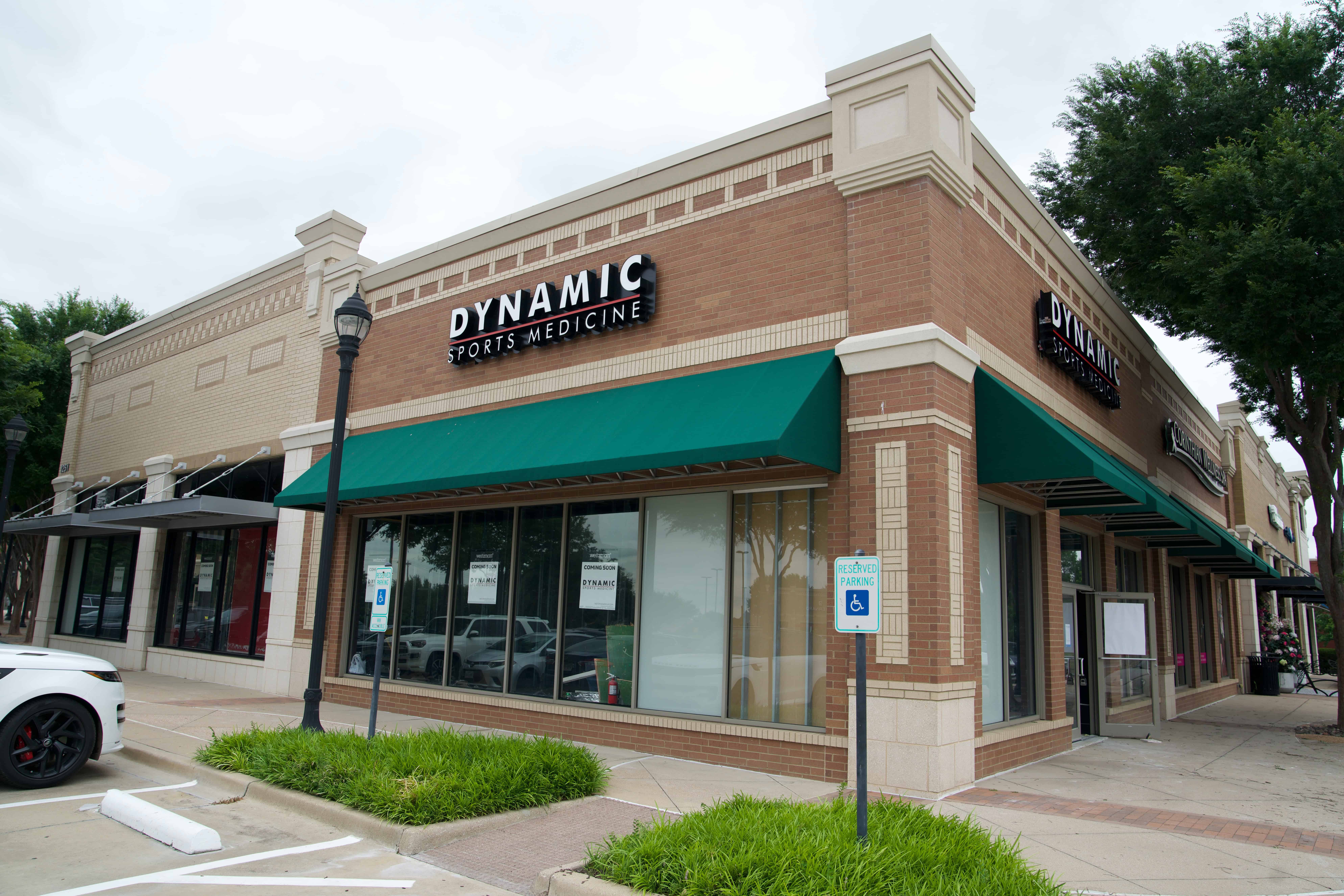 Comprehensive sports medicine clinic specializing in injury prevention, sports rehab, and athletic performance optimization at Dynamic Sports Medicine.